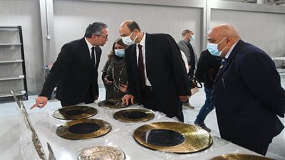 وزير السياحة والآثار يفتتح أول مصنع للمستنسخات الأثرية في مصر
