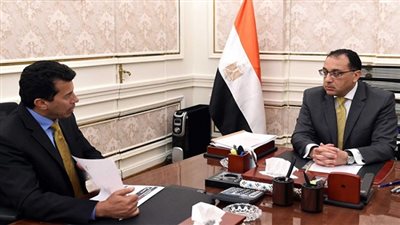 رئيس الوزراء يتابع مع وزير الشباب والرياضة ملفات عمل الوزارة
