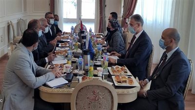 اجتماع تنسيقى بين وزارة البيئة وهيئة قناة السويس لمتابعة الوضع البيئي لأزمة السفينة