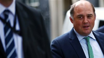 بريطانيا تحذر من محاولة الاتحاد الأوروبى منع صادرات لقاح كورونا لبلاده