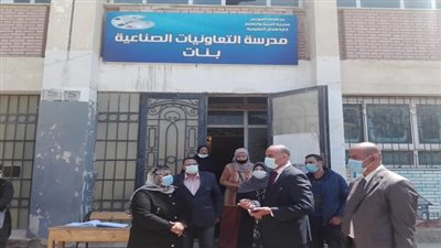 الفولي يتفقد عدد من مدارس السويس ويشدد بضرورة الإنضباط في العمل 