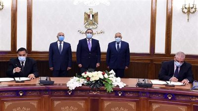 رئيس الوزراء يشهد توقيع اتفاقية تصنيع وتوريد ١٠٠٠ عربة سكة حديد