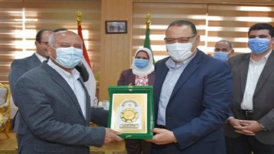 محافظ الشرقية يستقبل وزير النقل والمواصلات بديوان عام المحافظة