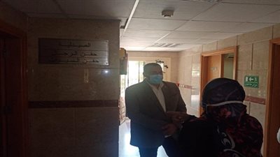 الحفناوي يتفقد مركز الفيروسات الكبدية بالسويس