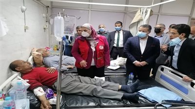 وزيرة التضامن تتفقد حالة مصابى قطار طوخ بمستشفى بنها الجامعي