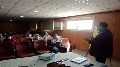 الحفناوى يلقي محاضرة عن مكافحه العدوى بالسويس