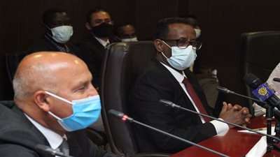 وزير النقل: الرئيس السيسى وجه بتلبية أى مطالب للأشقاء السودانيين