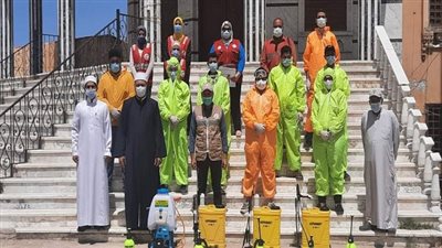 بالصور.. حملات مكثفة لتطهير وتعقيم المساجد الكبري ونشر ملصقات التوعية استعدادا  لصلاة العيد 