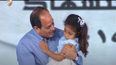 شاهد.. هدية الرئيس السيسي لأهالي الشهداء قبل عيد الفطر