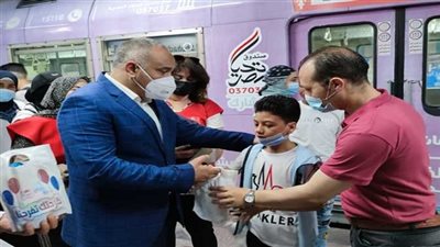 النقل.. توزيع 7600 هدية للأطفال في المترو والسكة الحديد