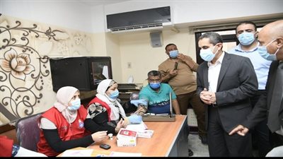 تطعيم ٢٠٠ موظف بلقاح كورونا في أولى حملات تطعيم العاملين بالمؤسسات الحكومية بالغربية