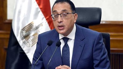 مدبولي: نهتم برفع كفاءة الطرق لتيسير نقل المواطنين والبضائع