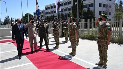  وزير الدفاع يعود إلى أرض الوطن بعد زيارته الرسمية لقبرص