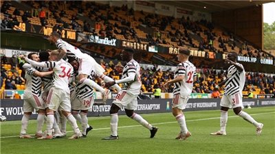  مانشستر ينهي الدوري الإنجليزي بفوز 2-1 على ولفرهامبتون