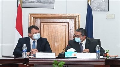 وزير السياحة يبحث مع أعضاء الوفد الحكومي الصربي تعزيز التعاون