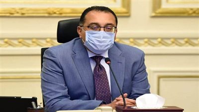 رئيس الوزراء يتابع موقف توصيل المرافق للمناطق الصناعية