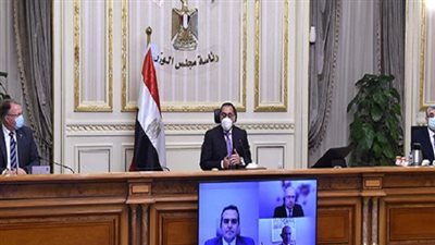 مدبولي يبحث مع مسئولى 