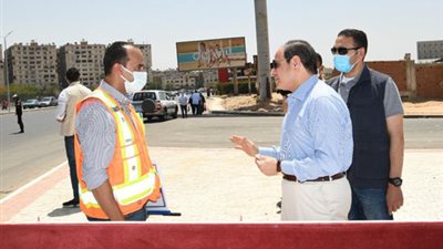 الرئيس السيسى يتفقد أعمال التطوير فى المحاور المحيطة بمطار القاهرة 