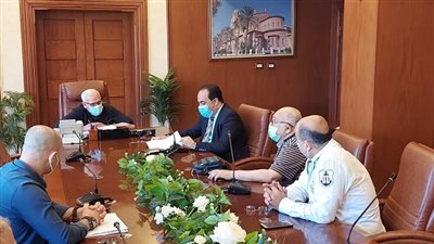 محافظ بورسعيد يتابع إجراءات تطبيق البروتوكول العلاجي لوزارة الصحة