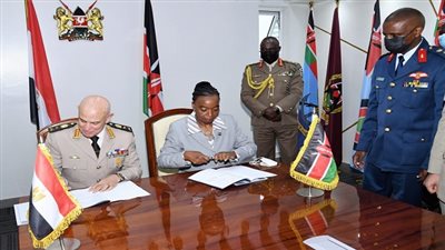 وزير الدفاع يعود الى أرض الوطن بعد إنتهاء زيارته الرسمية لدولتي كينيا ورواندا