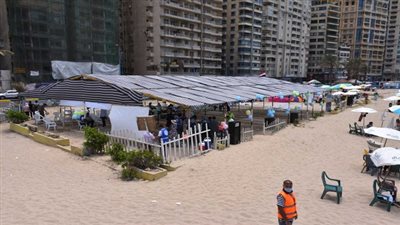 «جمال رشاد»: شواطىء الإسكندرية بنسبة إشغال تتراوح بين 50  و100% وفقاً للمسموح