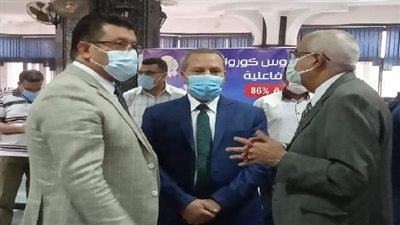 وكيل وزارة الصحة  ورئيس جامعة المنصورة يشهدان فعاليات تلقي لقاح فيروس كورونا لمراقبين المنصورة