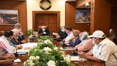 محافظ بورسعيد يتابع آخر مستجدات العمل فى مشروعات الإسكان بالمحافظة