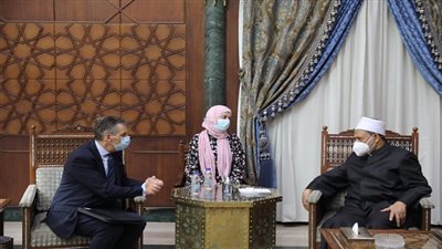 الإمام الأكبر يتسلم دعوة رسمية لحضور قمة قادة الأديان حول التغير المناخي بروما