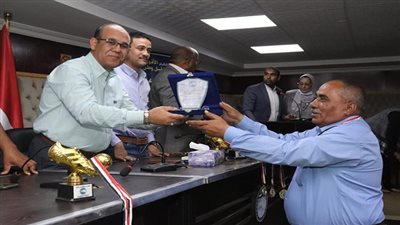  مستقبل وطن بالسويس يكرم شباب قرية عامر لإحتلاله المركز الثالث على مستوى الجمهورية 