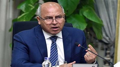 وزير النقل: الرئيس السيسي وجه بإنشاء ورش في بداية طريق السخنة