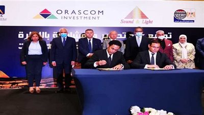 وزير السياحة يشهد توقيع عقد تطوير الصوت والضوء بالاهرامات