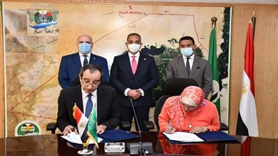 محافظ الفيوم يشهد توقيع بروتوكولي تعاون بين كلية الطب ومديرية الصحة والتأمين الصحي