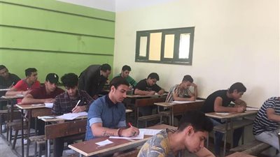 التعليم تحدد الأشخاص المسموح لهم بدخول لجان امتحانات الدبلومات الفنية