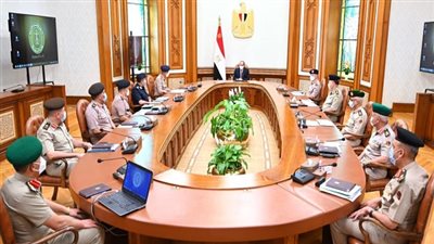 بالصور.. تفاصيل إجتماع الرئيس السيسي مع وزير الدفاع ورئيس الأركان
