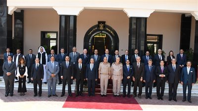 وزير الدفاع يلتقى وفد من أعضاء لجنة الدفاع والأمن القومى بمجلس النواب