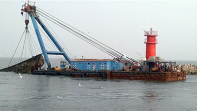 غرق سفينة تحمل على متنها 300 شخص قبالة اليمن