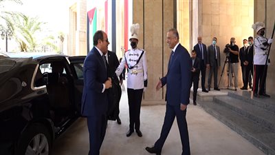 الحكومة العراقية تنشر فيديو استقبال مصطفى الكاظمى للرئيس السيسي