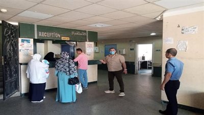 وكيل صحة السويس يتفقد طوارئ الباطنه بالمستشفي العام 