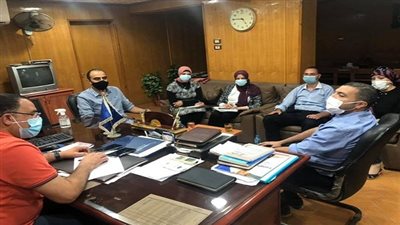 الحفناوي يلتقي فريق البرنامج الرئاسي لتأهيل التنفيذيين بصحة السويس