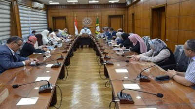 محافظ الدقهلية.. يجتمع بممثلي الهيئة العربية للتصنيع ووزارة النقل بديوان عام المحافظة 