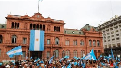 الأرجنتين تمدد القيود الصحية لوقف انتشار فيروس كورونا