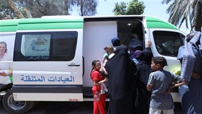 الكشف على ١١٠٠ مواطن مجانا ضمن مبادرة حياة كريمة بقنا 