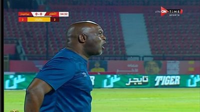 إنتهاء الشوط الأول بالتعادل السلبي بمباراة الأهلى وبيراميدز في الدوري المصري