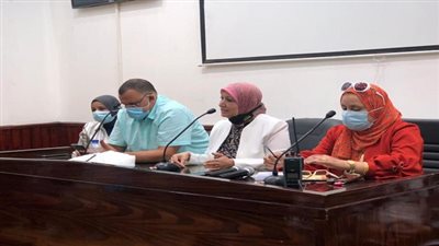 وكيل صحة السويس ونقيب تمريض مصر يتفقدان أقسام العزل بالمستشفي العام