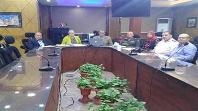 وكيل وزارة التعليم بالقليوبية يقود غرفة عمليات الثانوية العامة