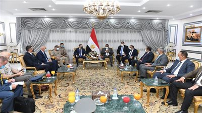 وزير الدفاع الصربى يزور الإنتاج الحربي ويتفقد مصنع المدرعات