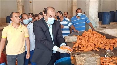 بالصور.. ضبط ٤١ طن جزر مخلل بمعمل غير مرخص وتحرير ٨ محاضر متنوعة ببني عبيد بالدقهلية