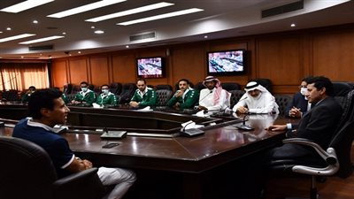 وزير الرياضة يستقبل منتخب السعودية للإسكواش