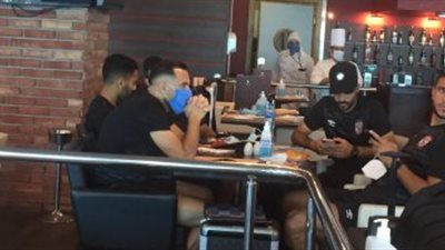 لاعبو الأهلي في محاضرة تنظيمية تحت إشراف 