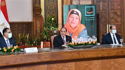 الرئيس يلتقى مجموعة من رجال الأعمال المشاركين فى 